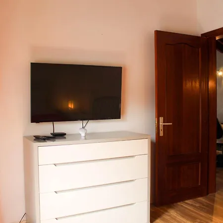 בית נופש House 37north מוסטיירוס